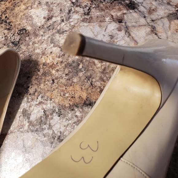 GUESS Tan Heels Size 10 - Picture 3 of 14